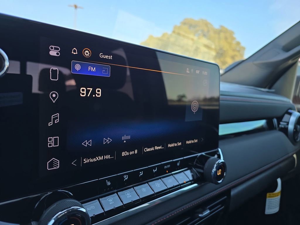 2025 Chevrolet Colorado Z71 - Photo 18
