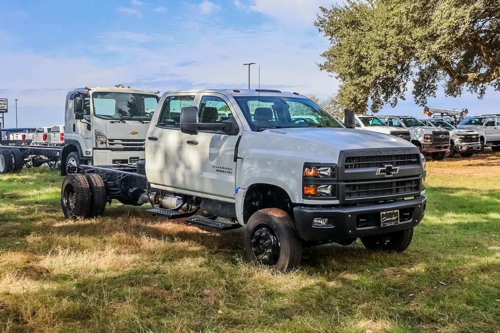 2024 Chevrolet Silverado 6500HD Work Truck photo 4