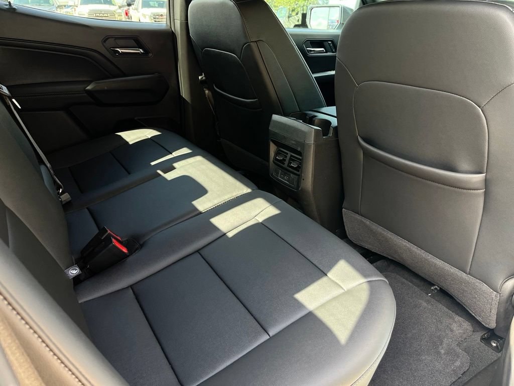 2025 Chevrolet Colorado LT - Photo 11