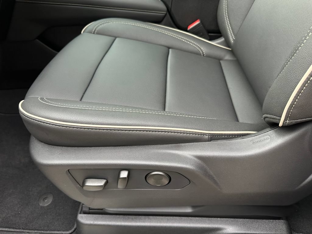 2026 Chevrolet Suburban High Country - Photo 28