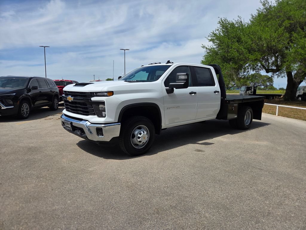 Summit White 2026 Chevrolet Silverado 3500HD Chassis Pickup Truck Four-Wheel Drive Automatic