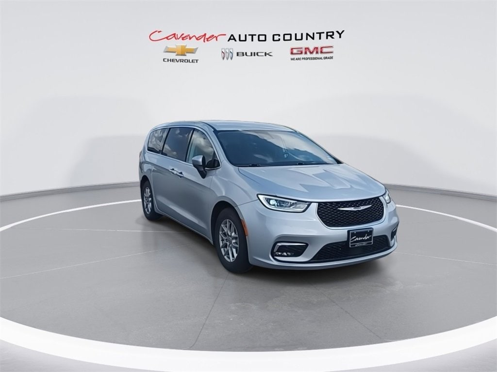 Used 2023 Chrysler Pacifica Touring L with VIN 2C4RC1BG5PR552639 for sale in Weimar, TX