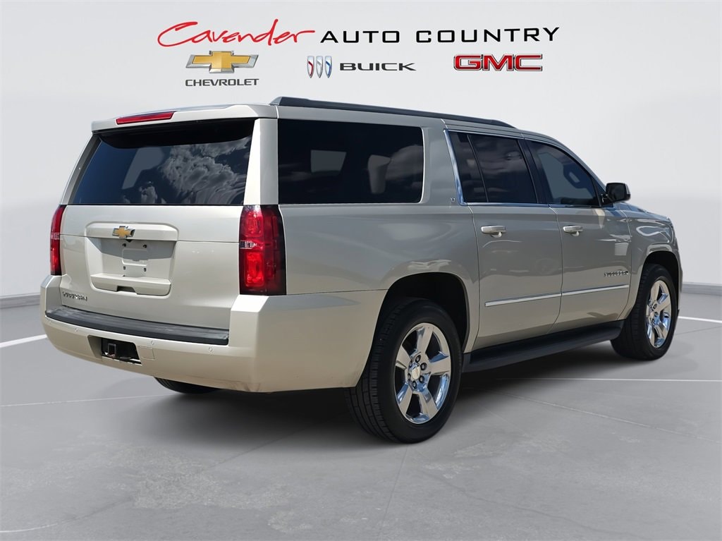 2016 Chevrolet Suburban LT photo 2