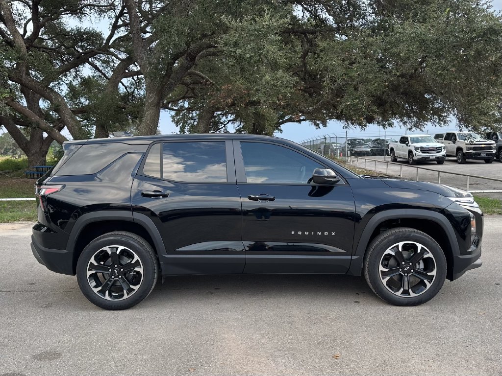 2027 Chevrolet Equinox LT - Photo 4