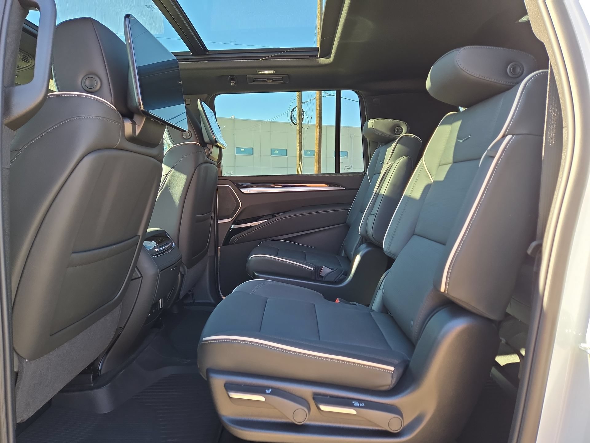 2026 Cadillac Escalade ESV Luxury - Photo 13