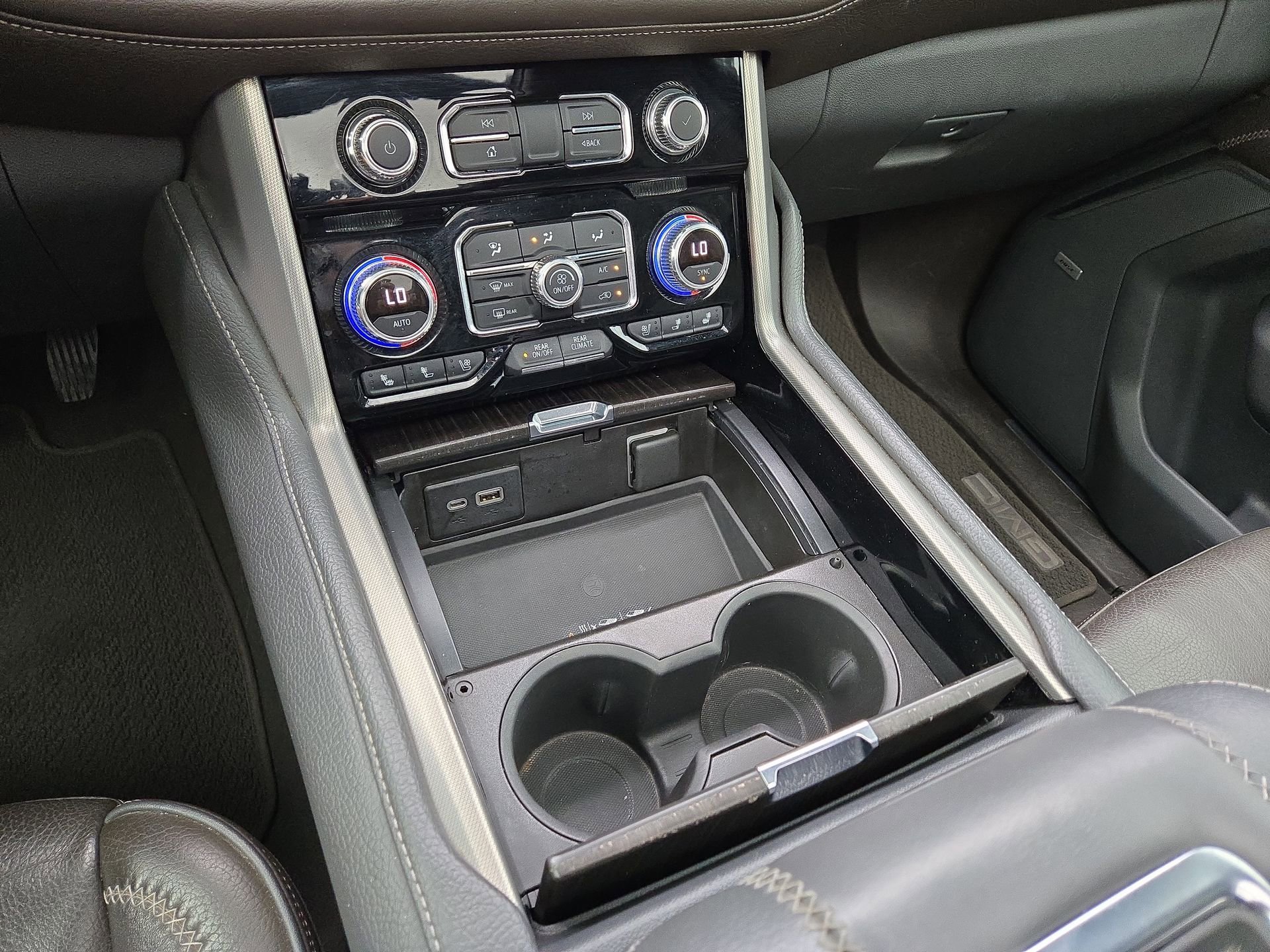 2021 GMC Yukon XL Denali - Photo 22