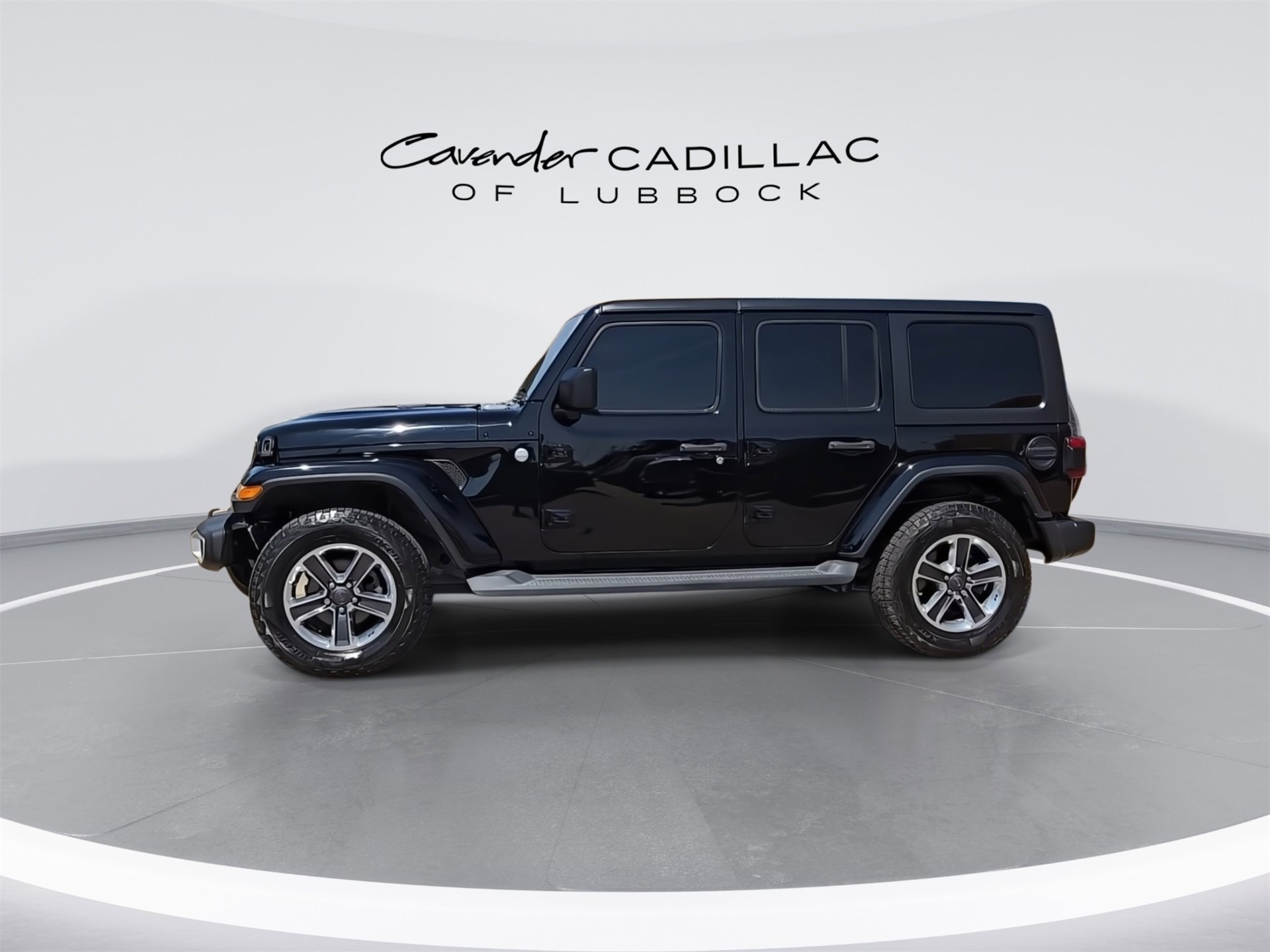 2018 Jeep Wrangler Unlimited Sahara photo 2