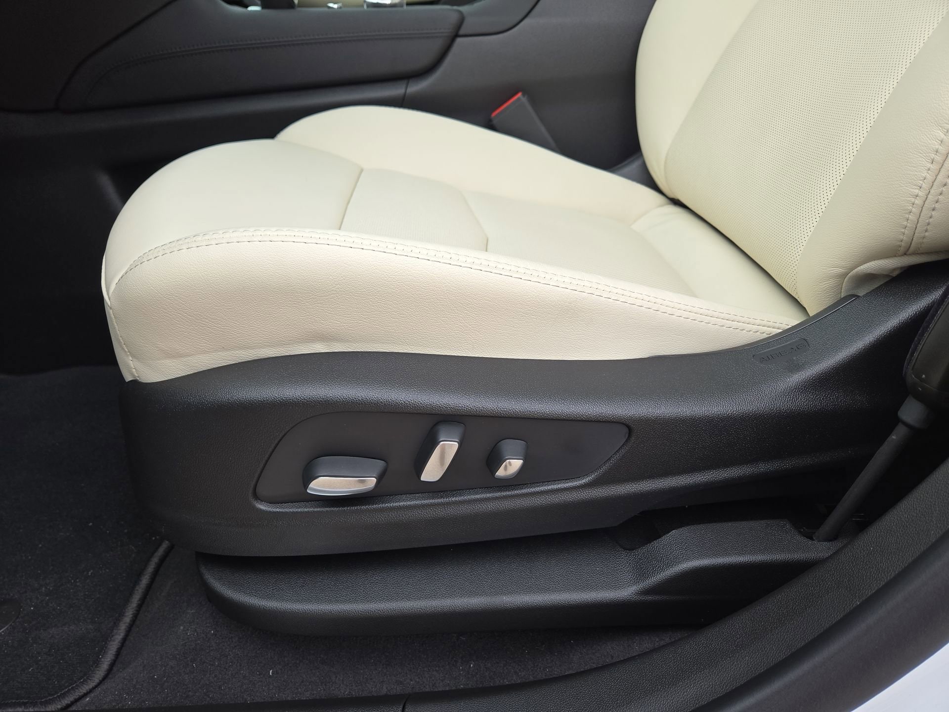 2025 Cadillac XT5 Sport - Photo 17