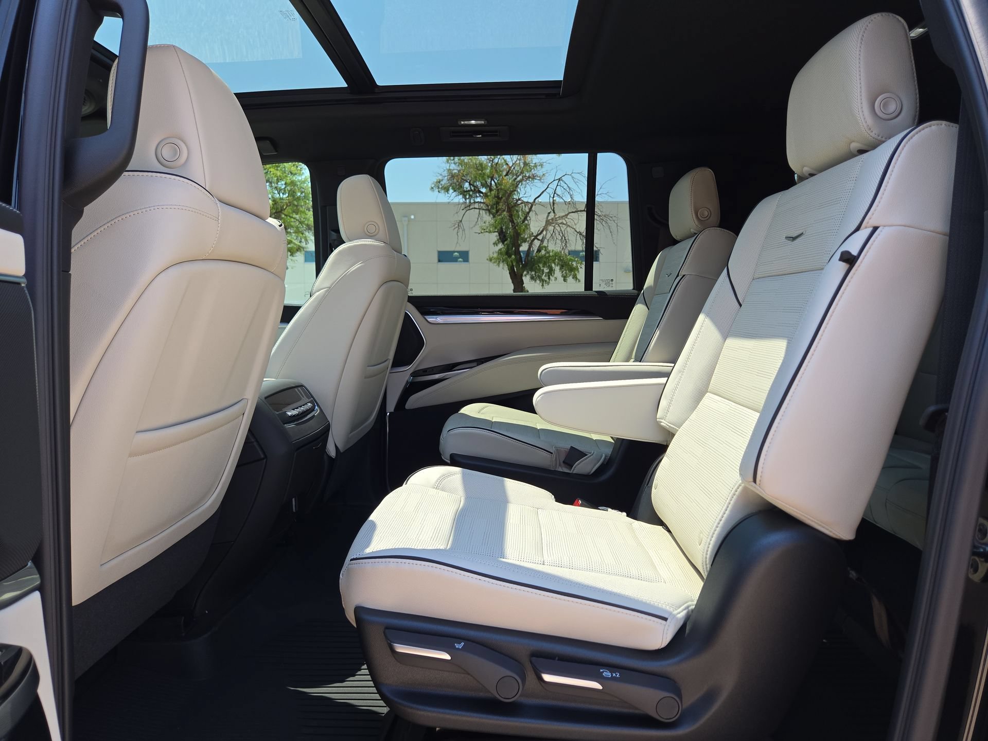 2026 Cadillac Escalade ESV Sport - Photo 13