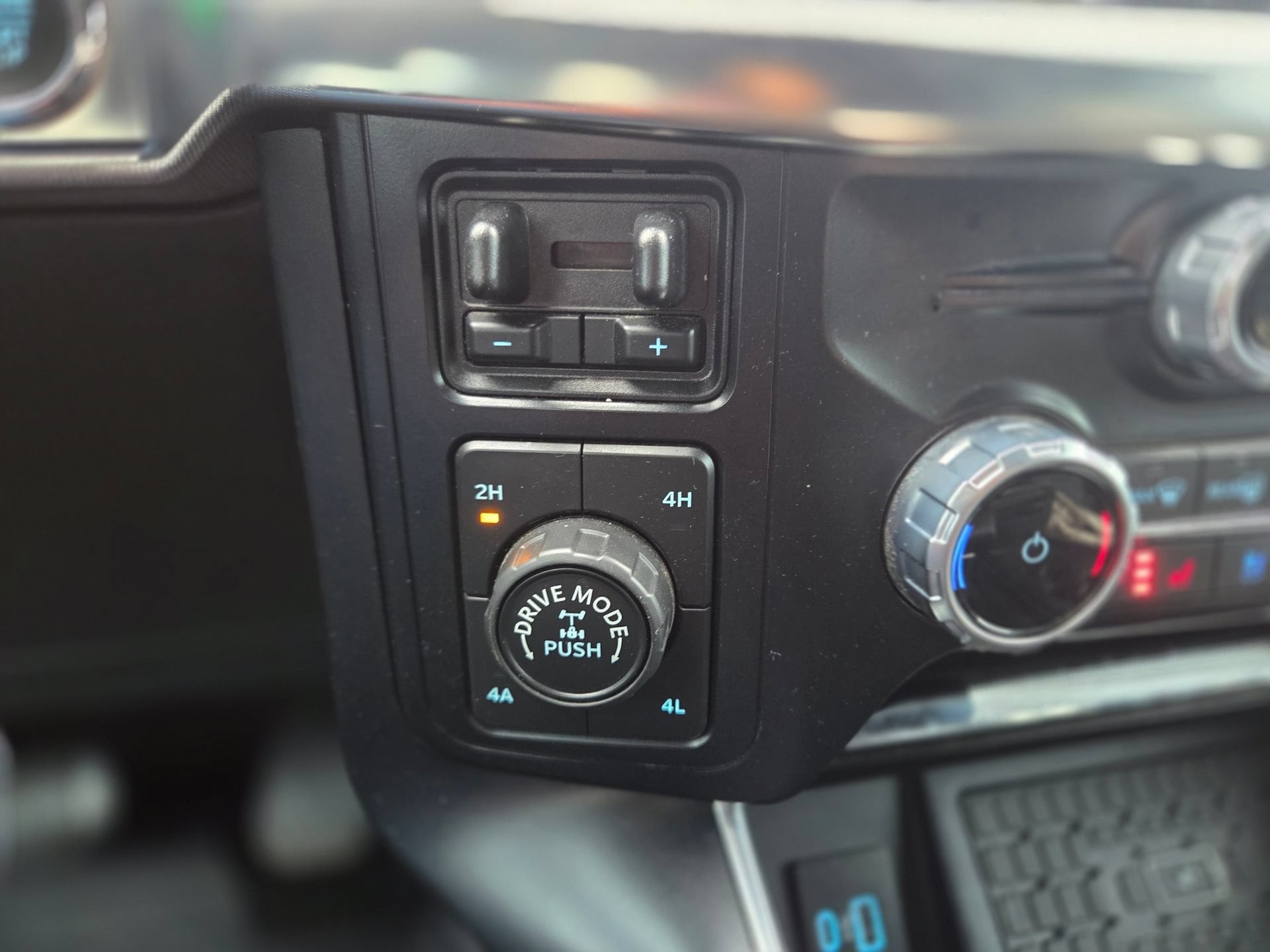 2023 Ford F-150 Raptor - Photo 24