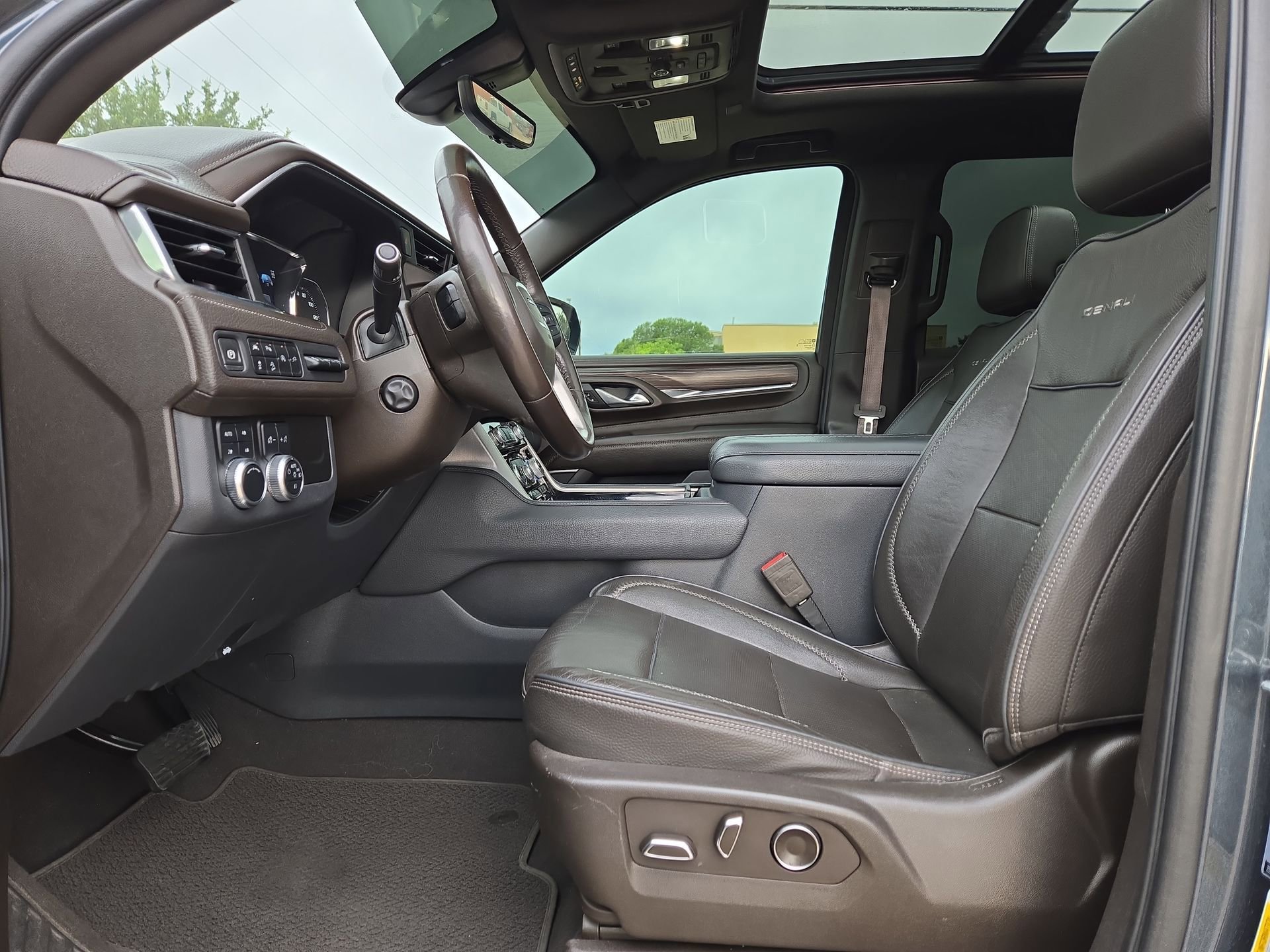 2021 GMC Yukon XL Denali - Photo 16