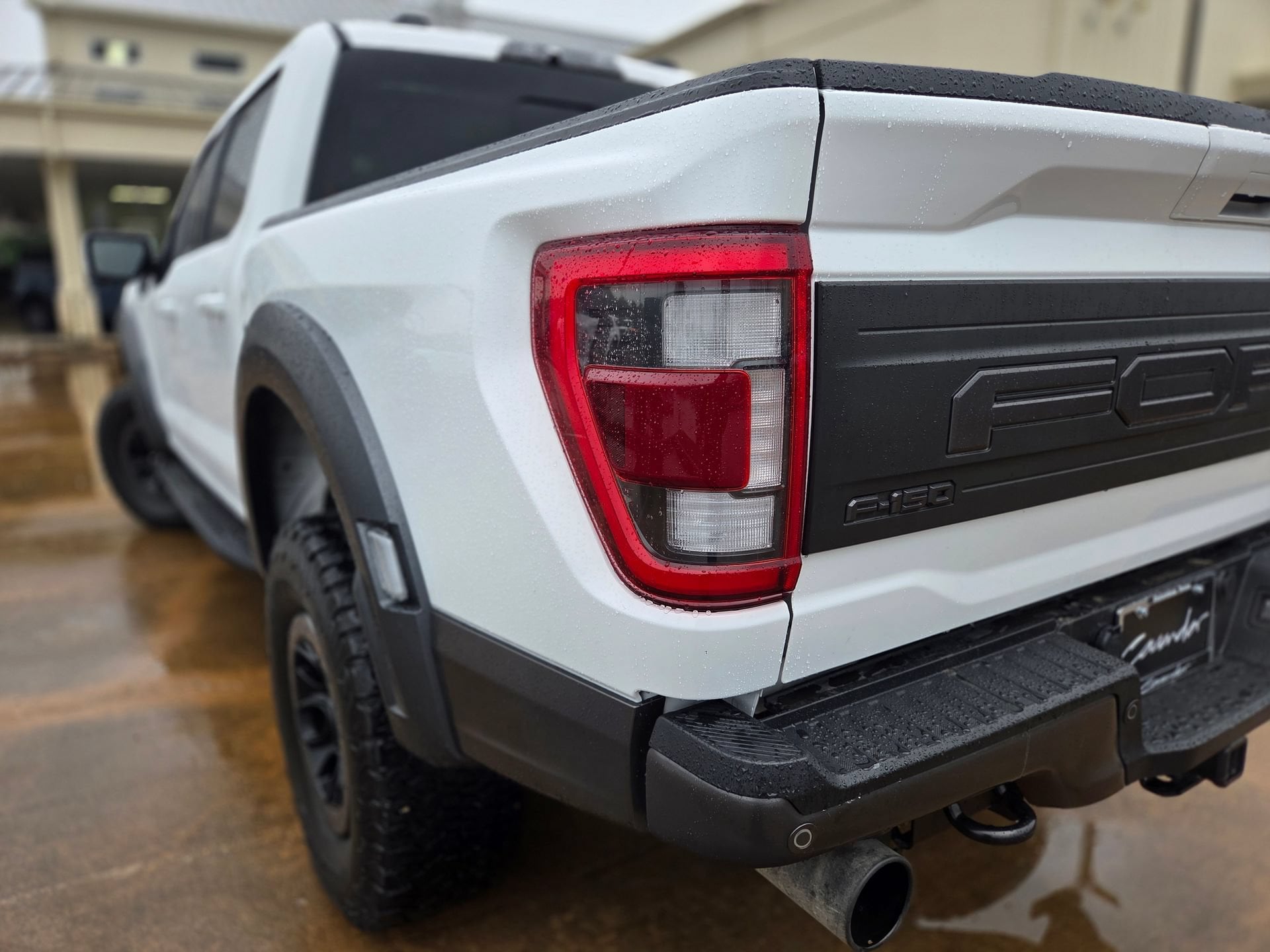 2023 Ford F-150 Raptor - Photo 35