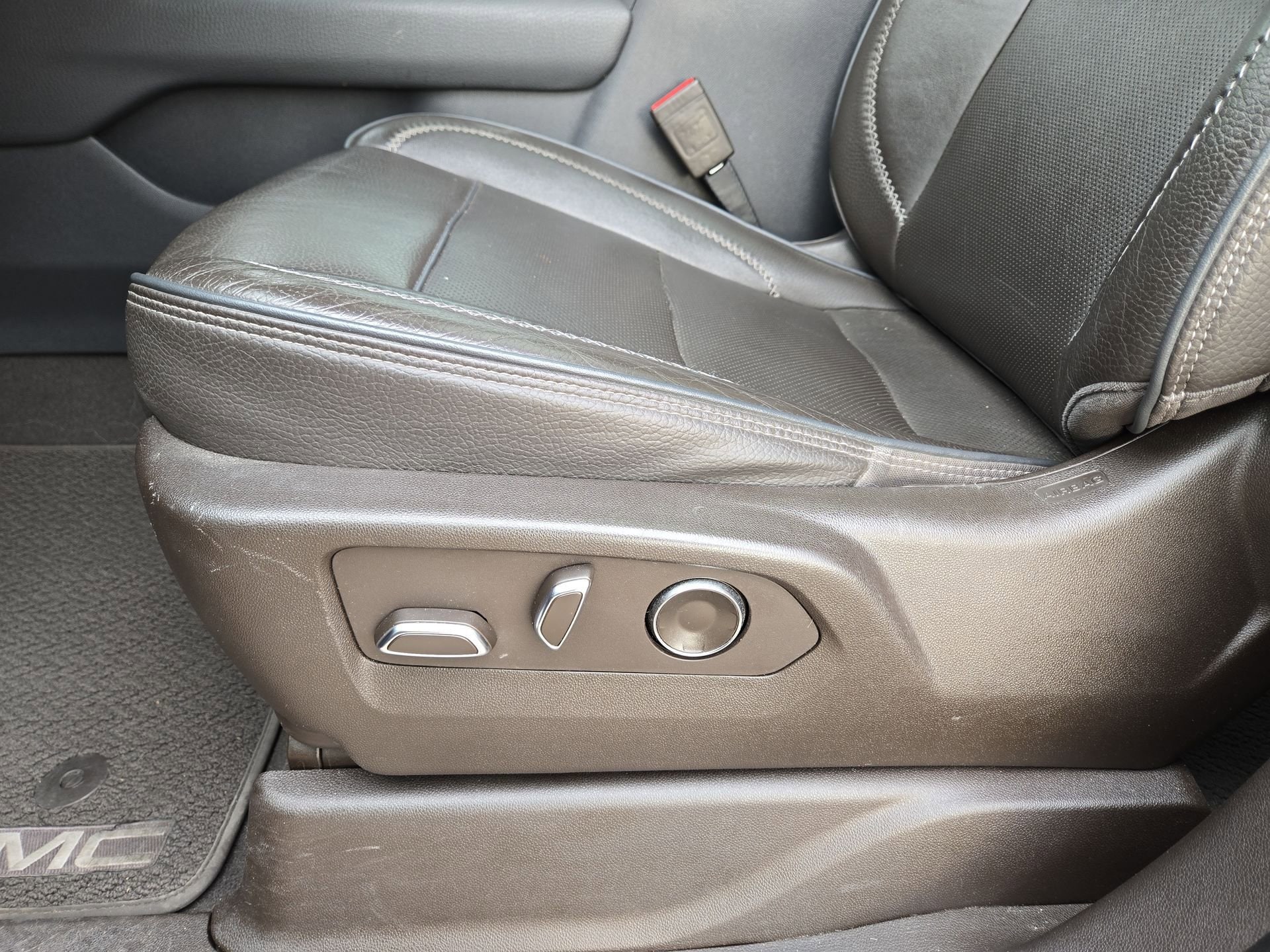 2021 GMC Yukon XL Denali - Photo 17