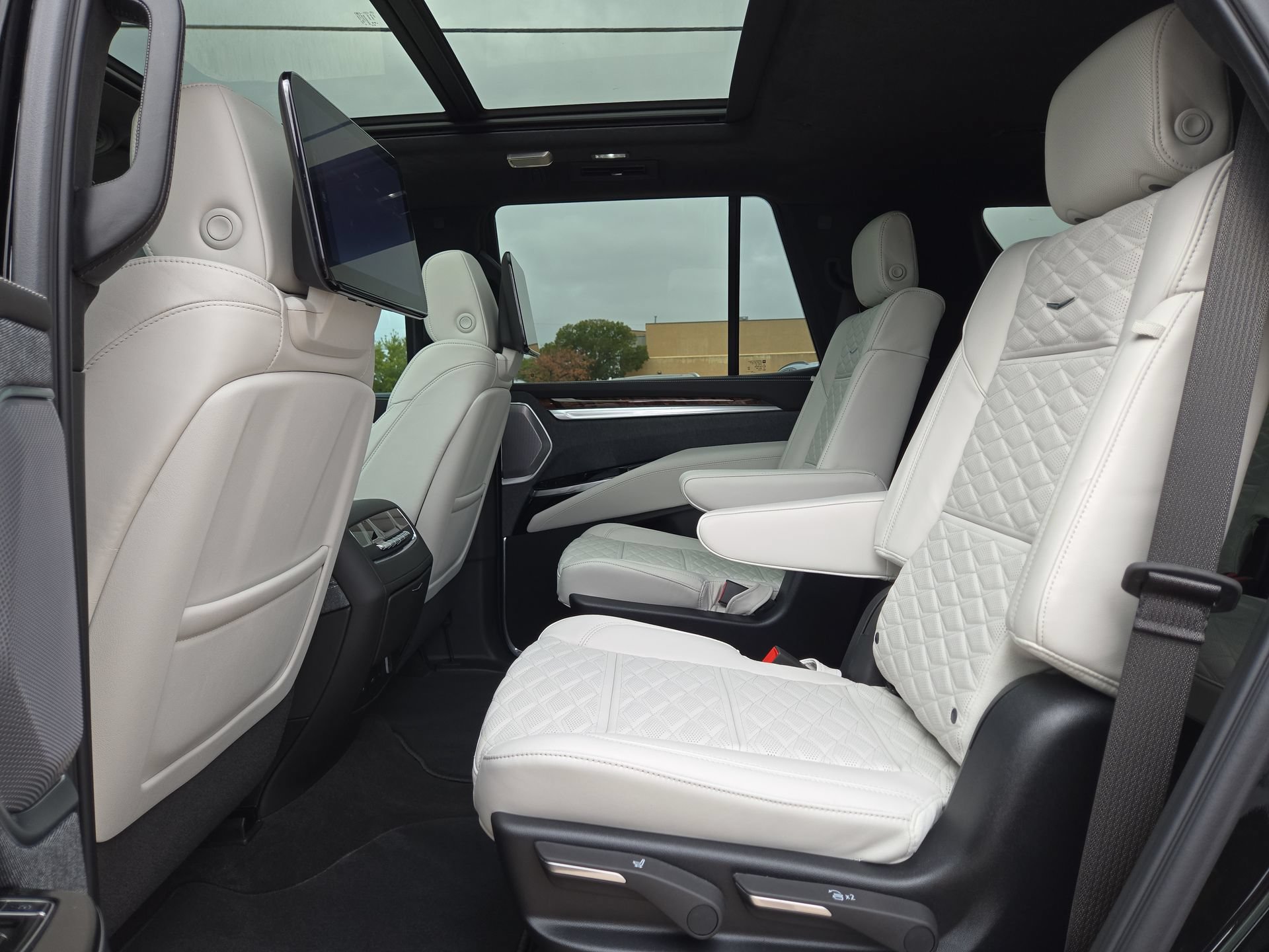 2026 Cadillac Escalade Platinum Luxury - Photo 13
