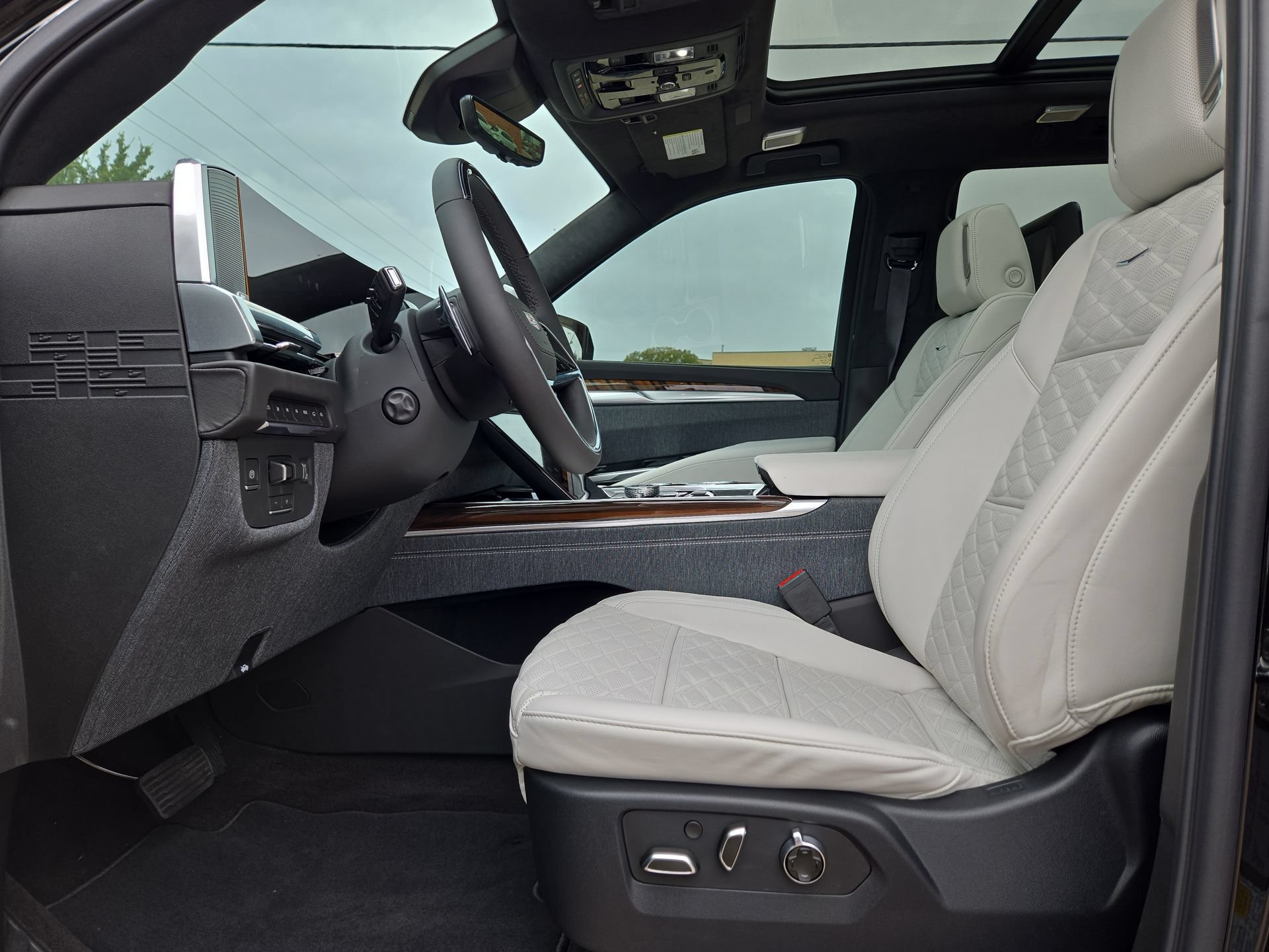 2026 Cadillac Escalade Platinum Luxury - Photo 16