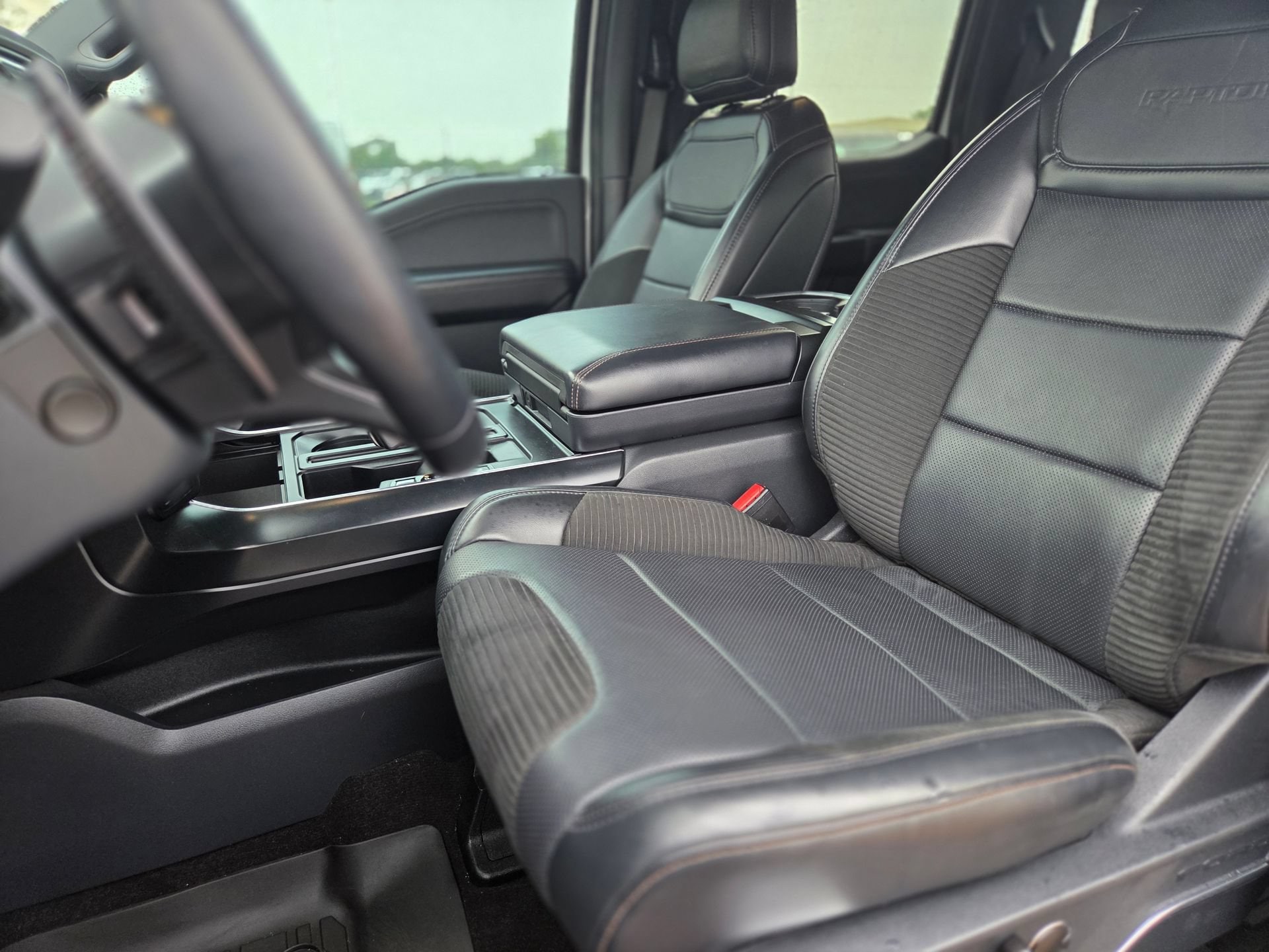 2023 Ford F-150 Raptor - Photo 15