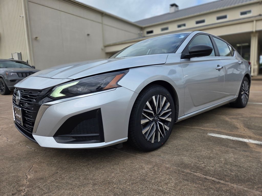Used 2024 Nissan Altima 2.5 SV Sedan