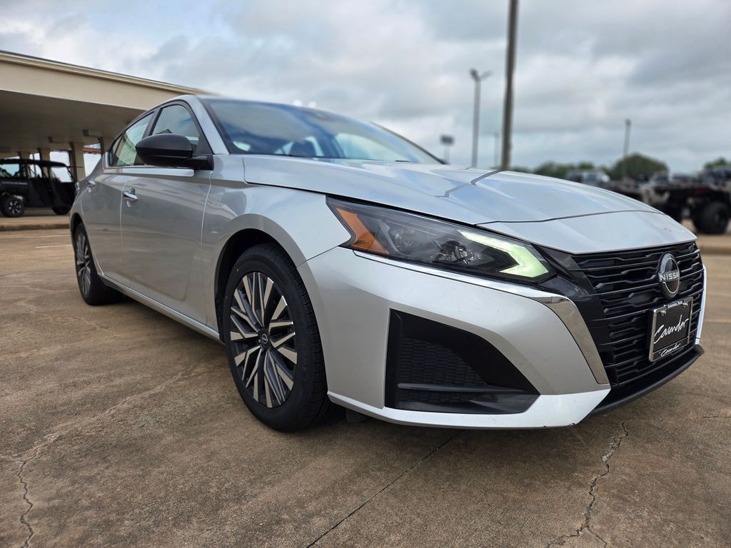 Used 2024 Nissan Altima 2.5 SV Sedan