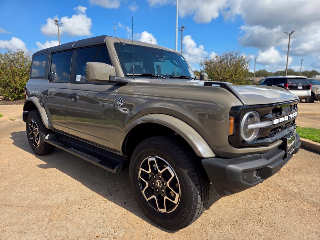 New 2026 Ford Bronco Outer Banks SUV
