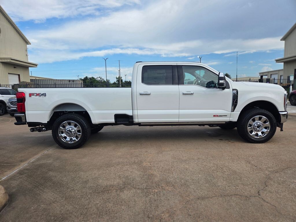 New 2026 Ford F-350SD Lariat Truck Crew Cab