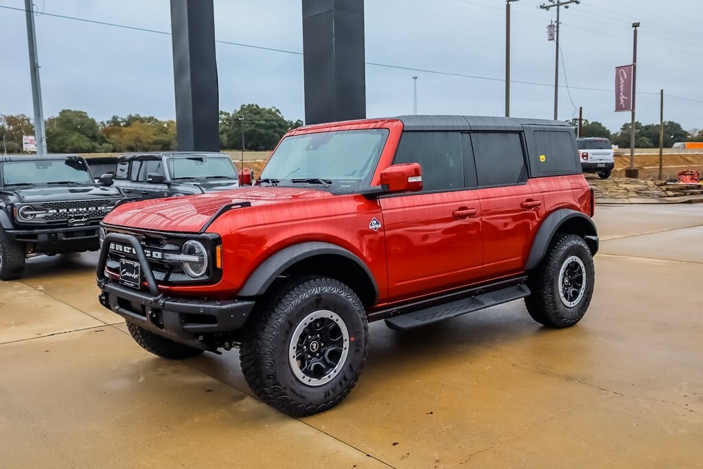 2024 Ford Bronco Outer Banks photo 4