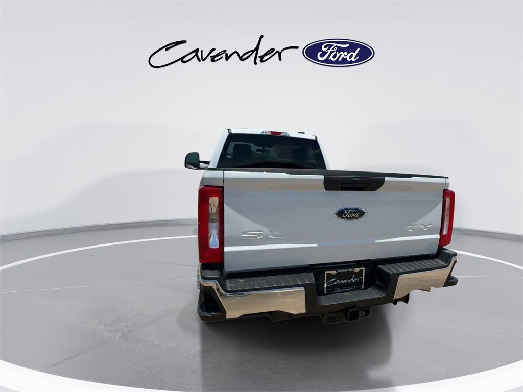 2025 Ford F-350 Super Duty XLT - Photo 7