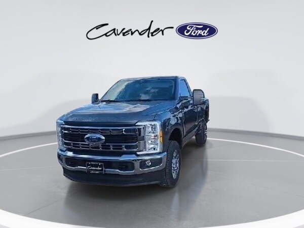 2025 Ford F-350 XLT photo 3