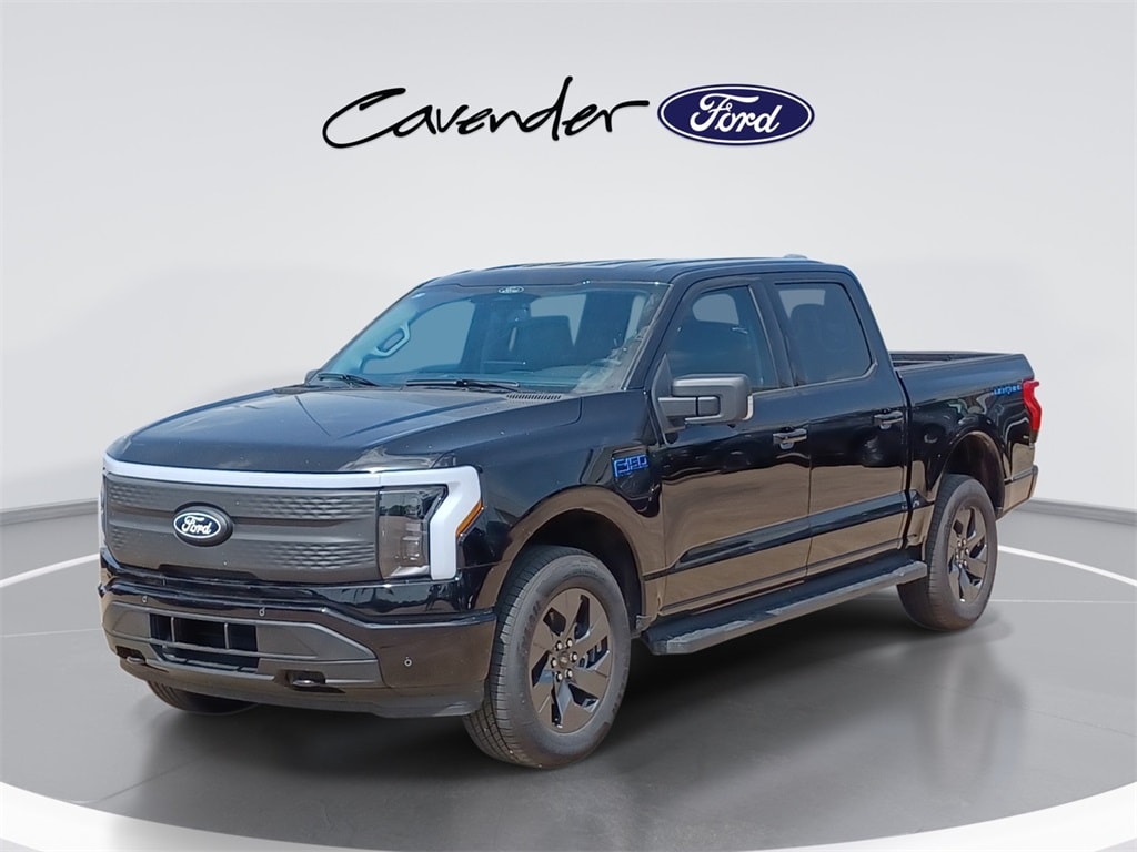 2025 Ford F-150 Lightning Flash's photo