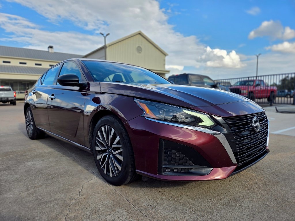 Used 2024 Nissan Altima 2.5 SV Sedan