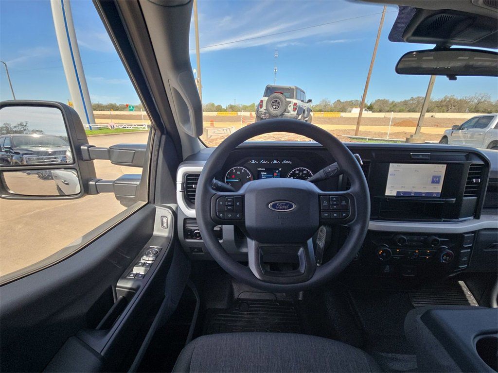 2025 Ford F-350 Super Duty XL - Photo 10