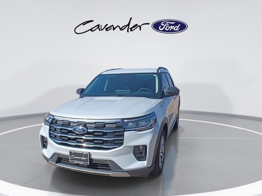 2025 Ford Explorer photo 3