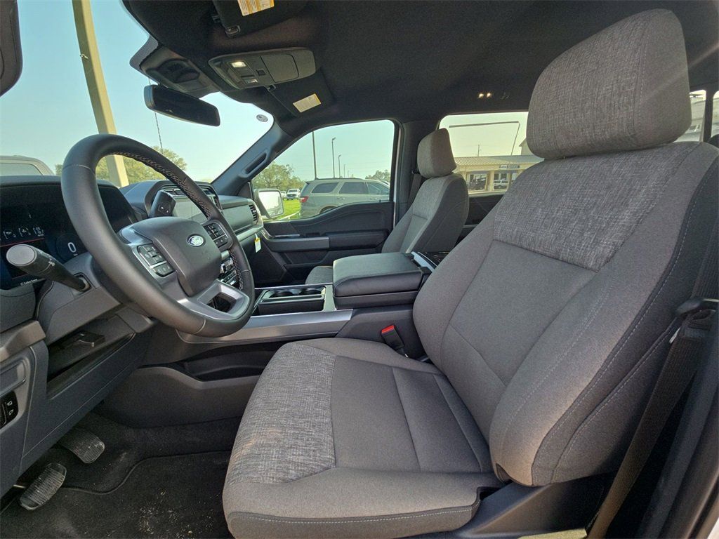 2025 Ford F-150 XLT - Photo 12