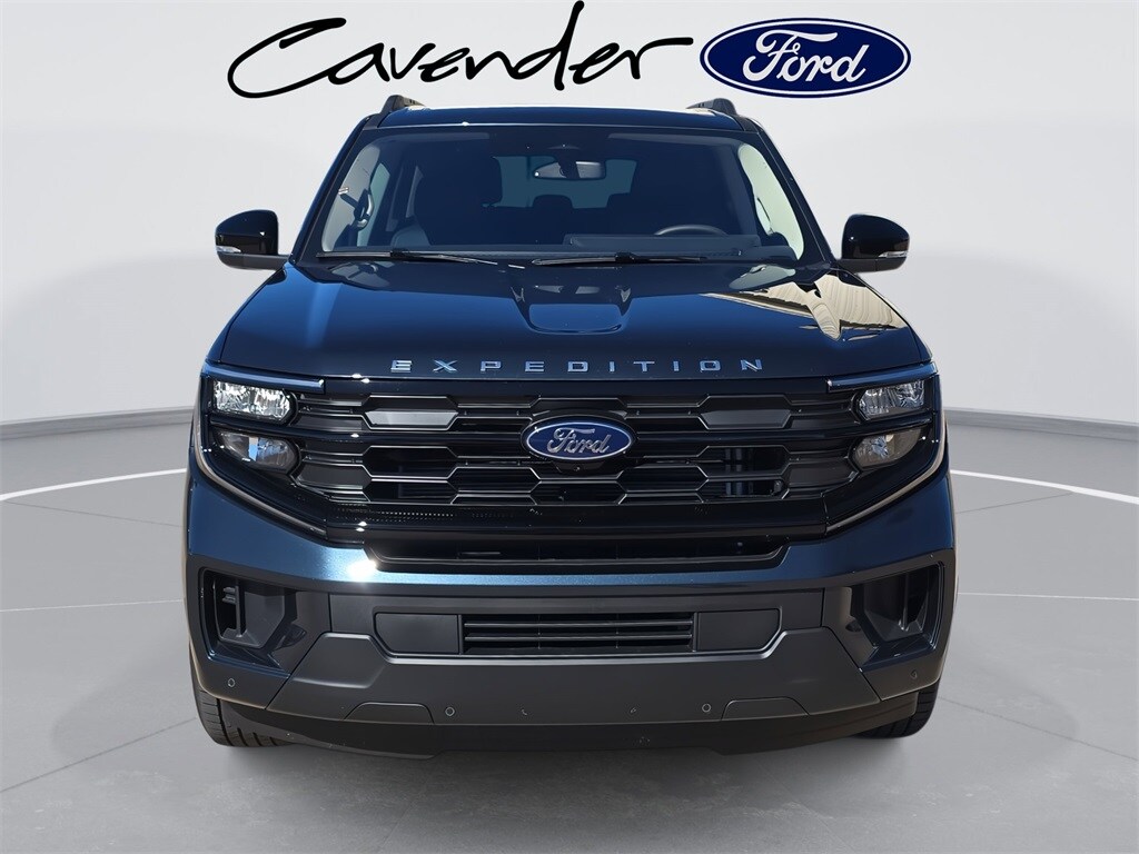 2025 Ford Expedition photo 3