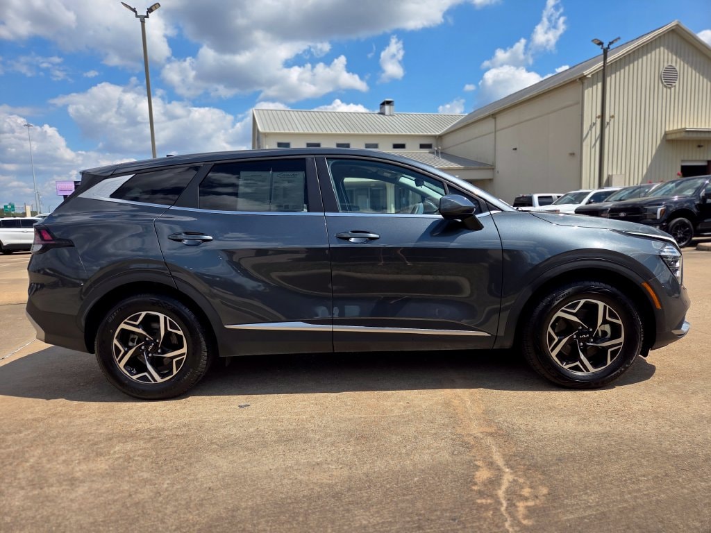 Used 2024 Kia Sportage LX SUV