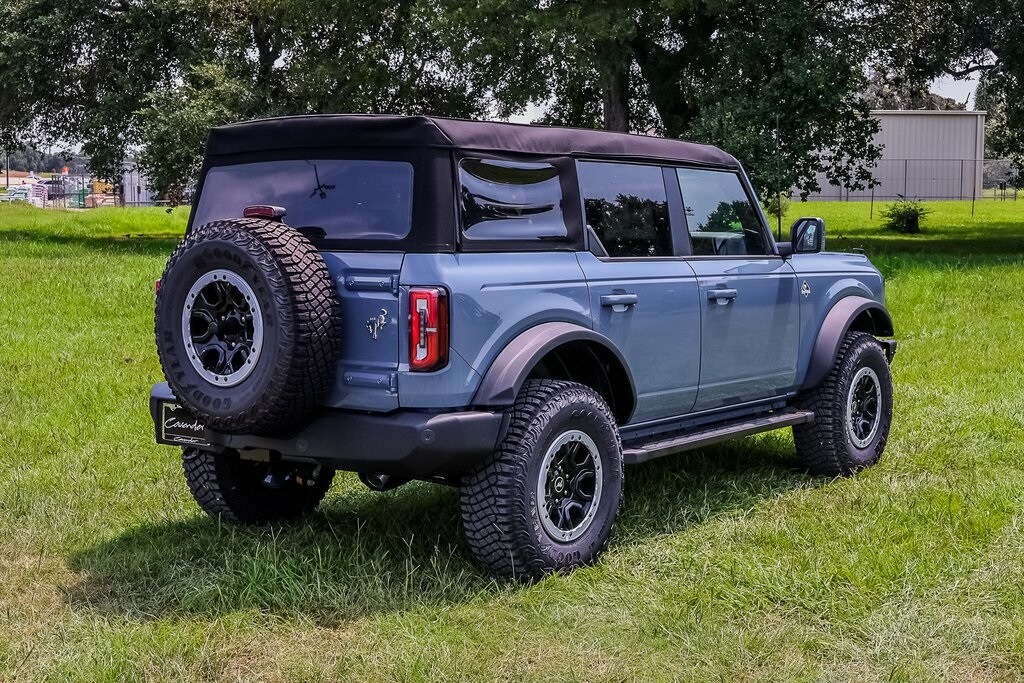 2024 Ford Bronco Outer Banks photo 2