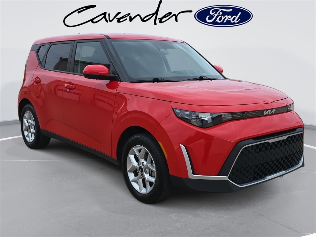 Used 2025 Kia Soul LX Technology Hatchback