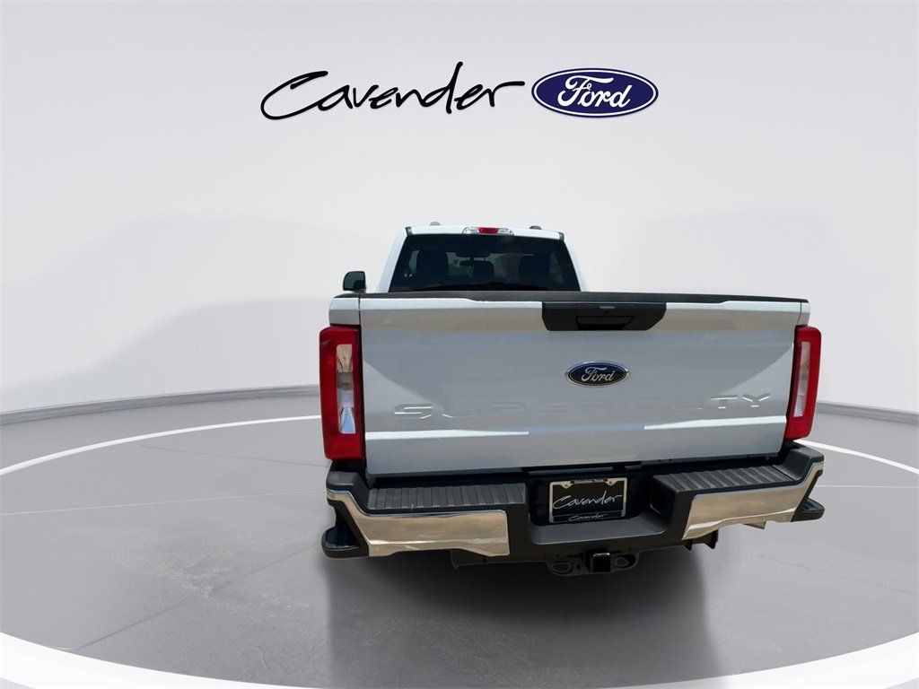 2025 Ford F-350 Super Duty XLT - Photo 7