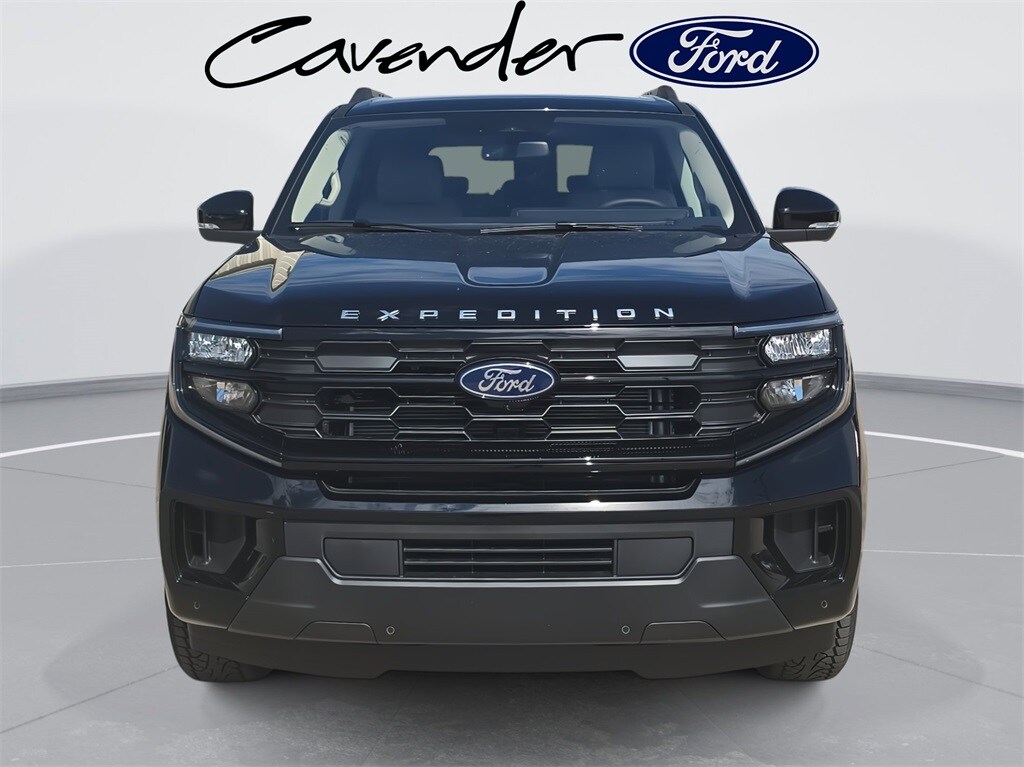 2025 Ford Expedition photo 2