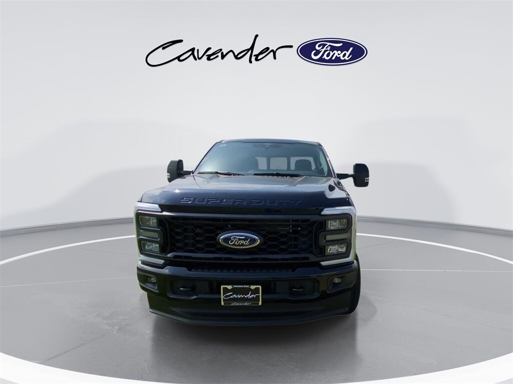 2025 Ford F-350 photo 3