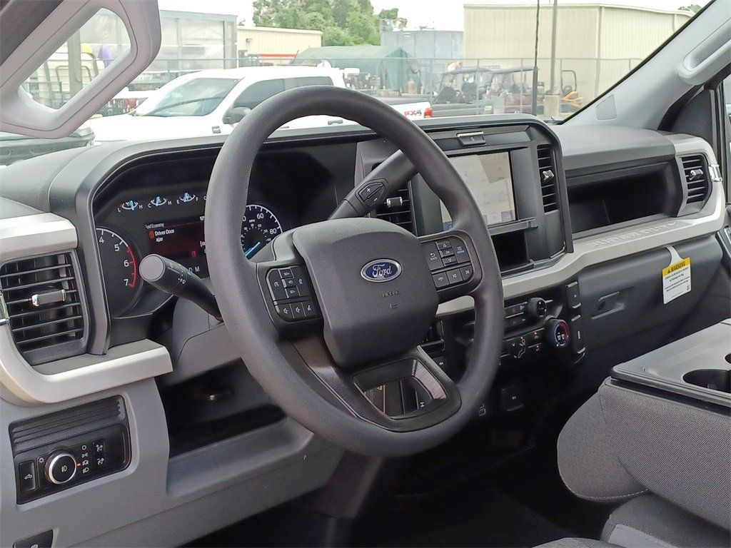2025 Ford F-350 Super Duty XL - Photo 10