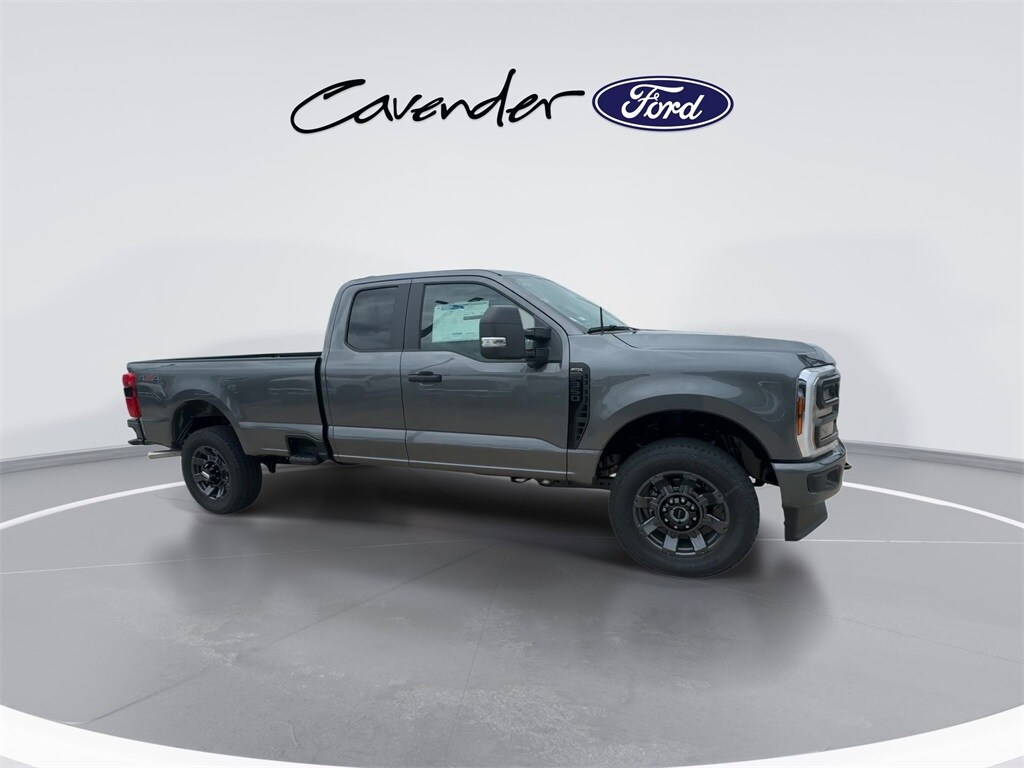 2025 Ford F-350 photo 2