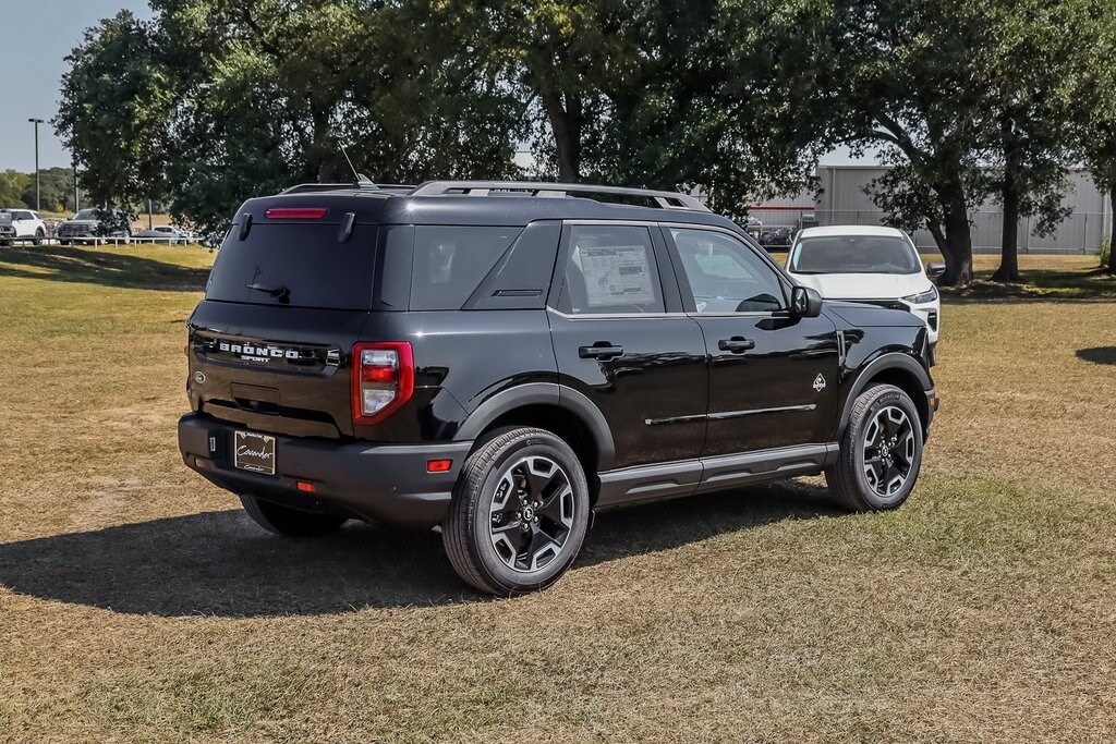 2024 Ford Bronco Sport Outer Banks photo 2