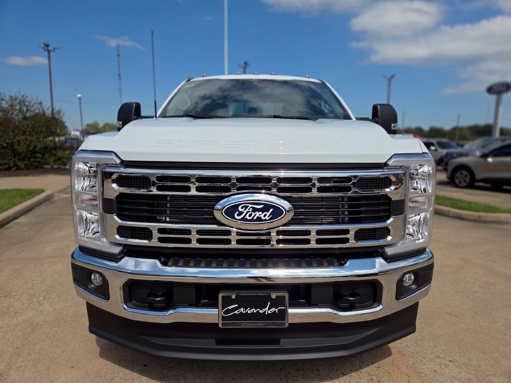 New 2027 Ford Super Duty F-350 XLT Chassis Cab Chassis