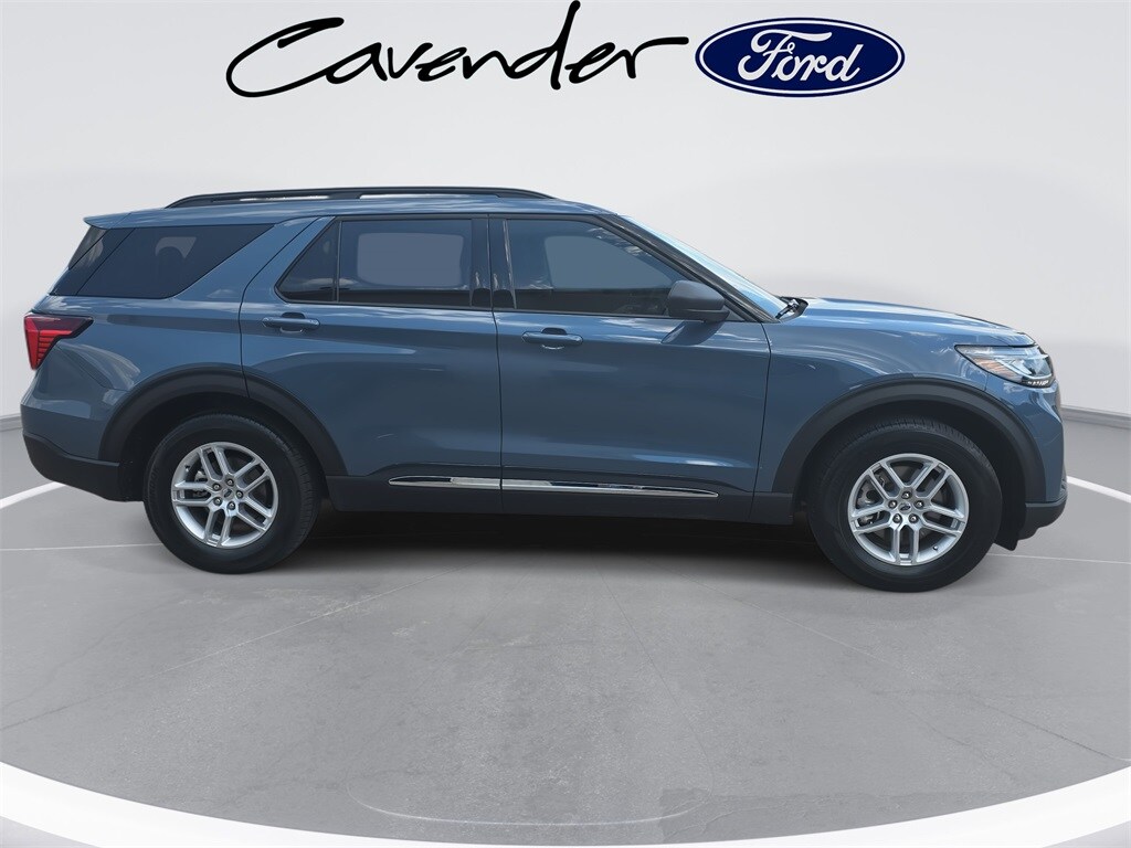 2025 Ford Explorer photo 3