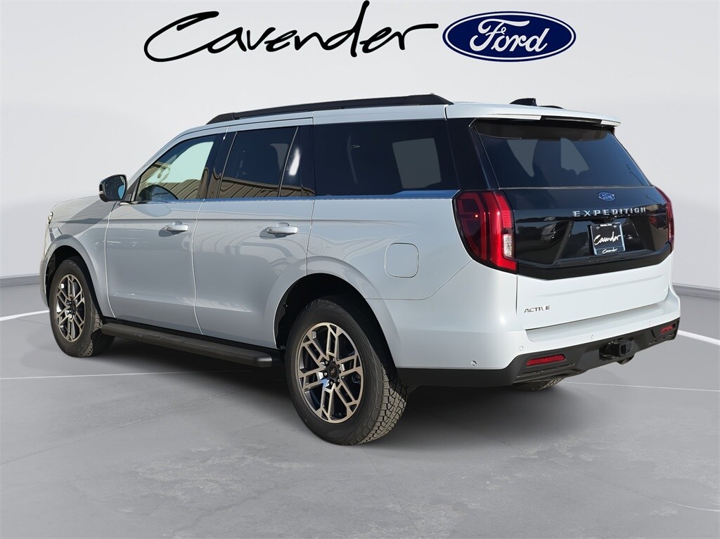 2025 Ford Expedition photo 4