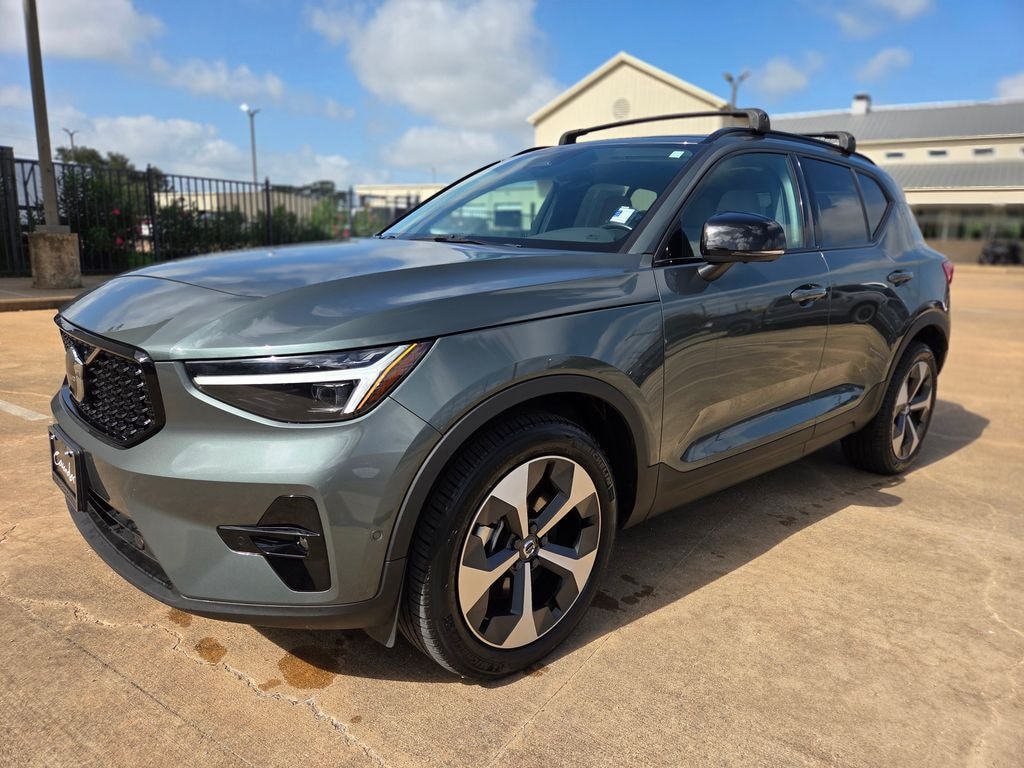Used 2026 Volvo XC40 B5 Plus SUV