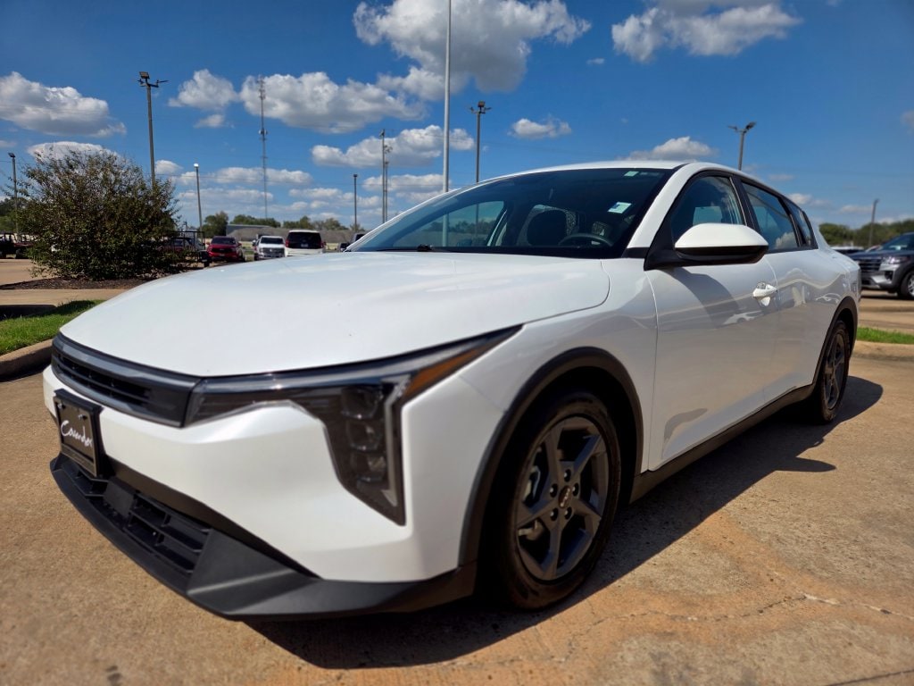 2025 Kia K4 LXS FWD   