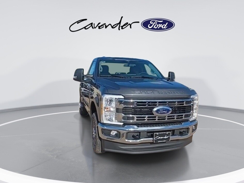2025 Ford F-350 XLT photo 3