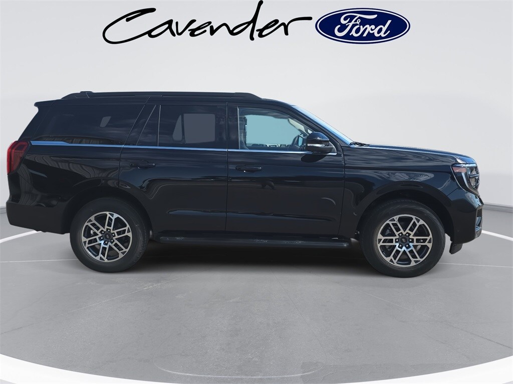 2025 Ford Expedition photo 4