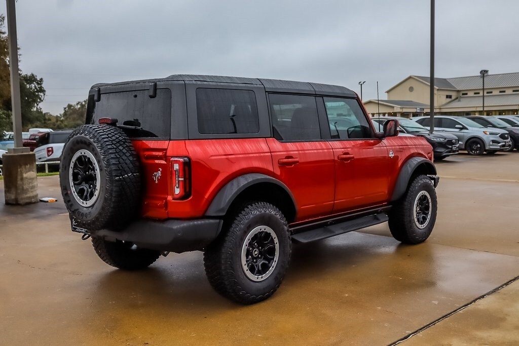 2024 Ford Bronco Outer Banks photo 2